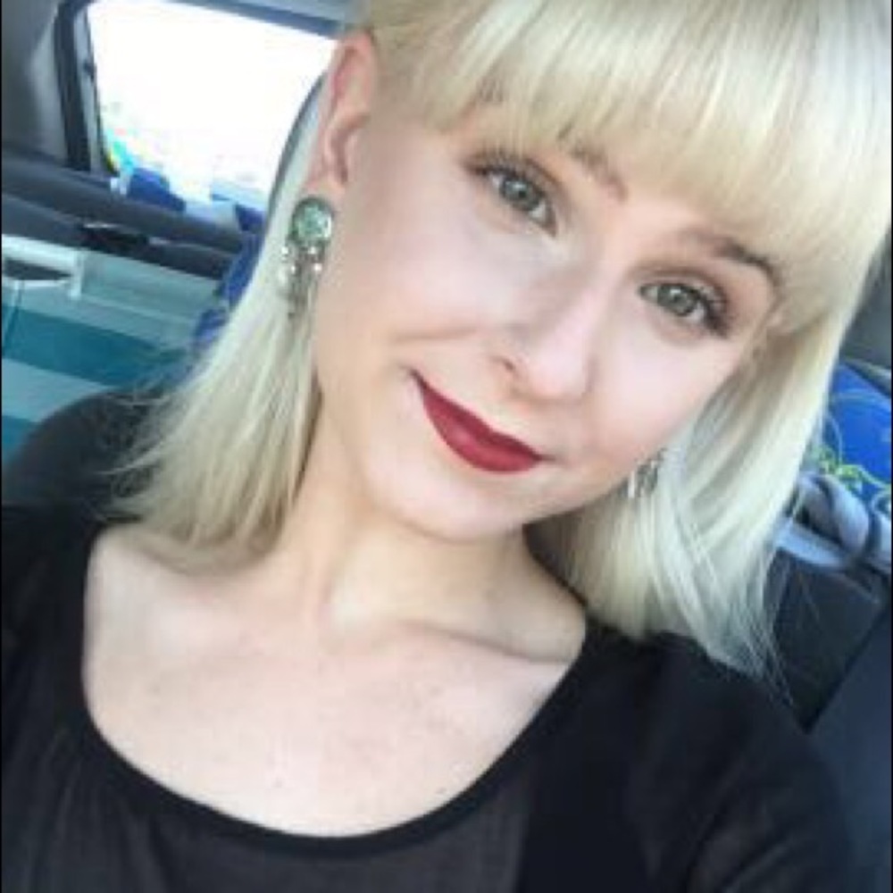Meet your Posher, Hali